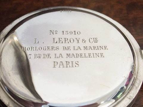 �f���}����